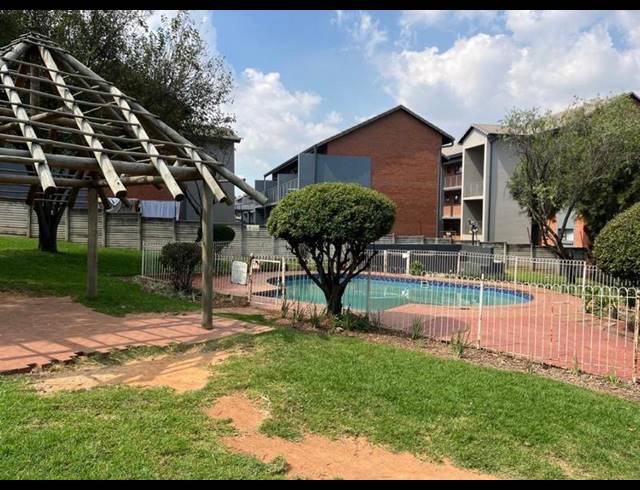3 BEDROOM TOWNHOUSE FOR SALE IN REMBRANDT PARK
